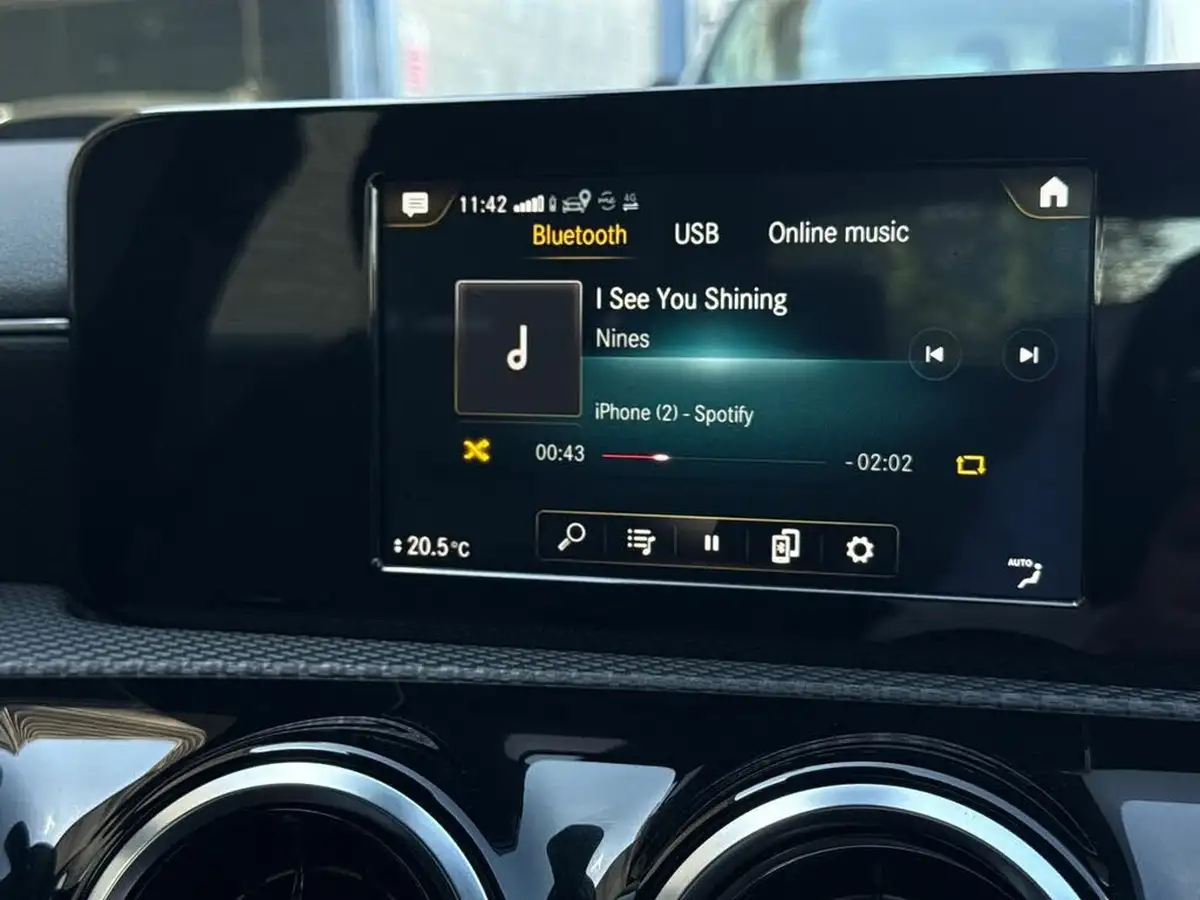 2021-mercedes-benz-a-class-13-a180-se-7g-dct-big-27