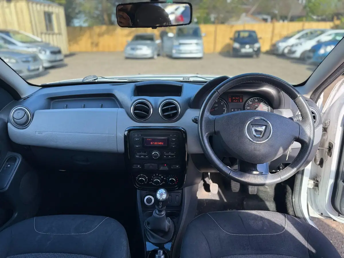 2014-dacia-duster-15d-laureate-110-110bhp-4x4-big-9
