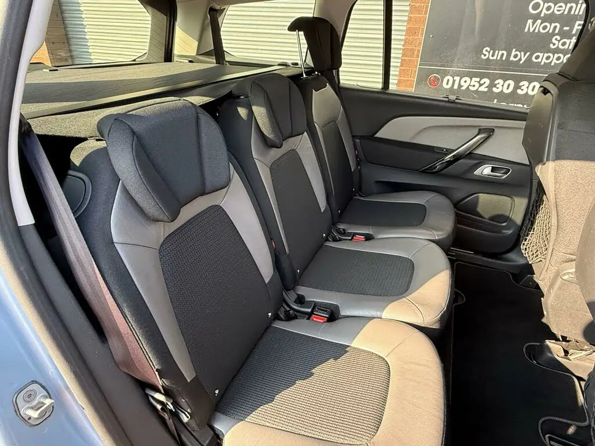 2015-citroen-grand-c4-picasso-16bluehdi-exclusive-eat6-big-51