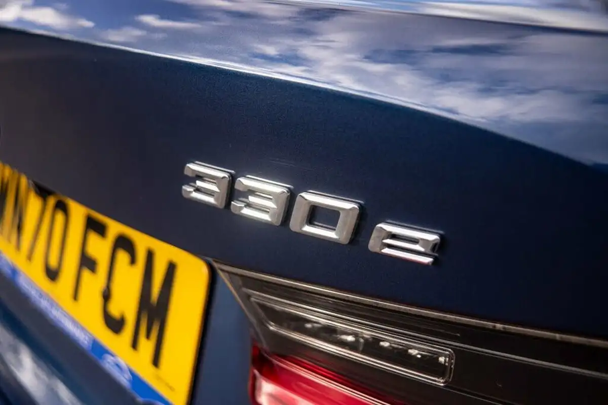 2020-bmw-3-series-20-330e-se-pro-saloon-4d-big-44