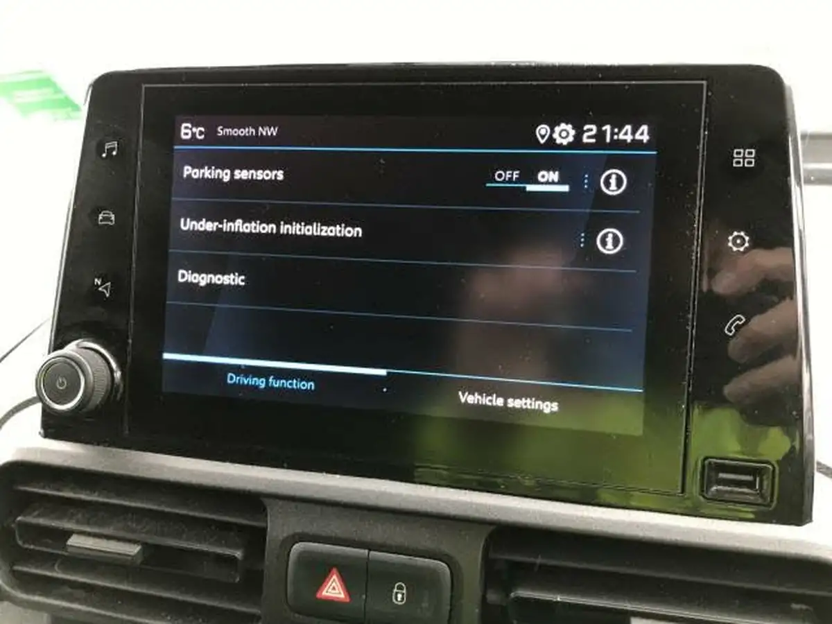 2019-peugeot-partner-16bluehdi-1000-professional-big-27