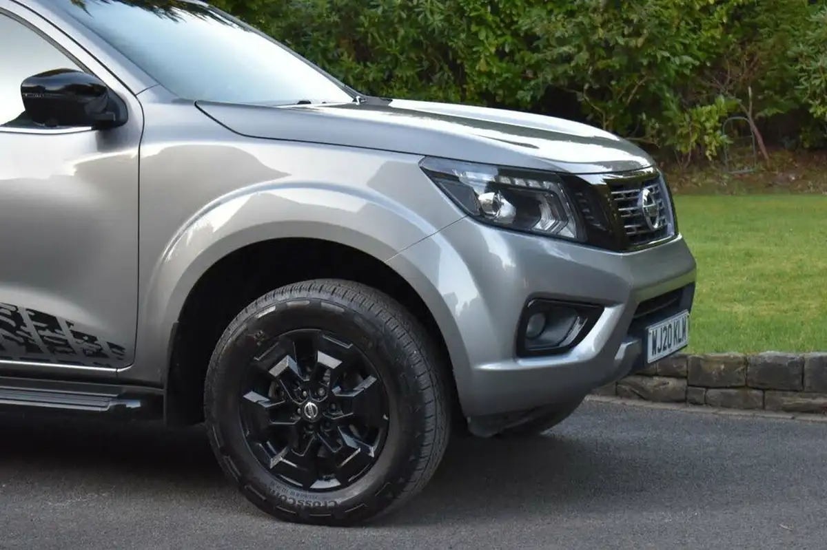 2020-nissan-navara-23dci-tt-n-guard-8-navileathersunroof-auto-big-27