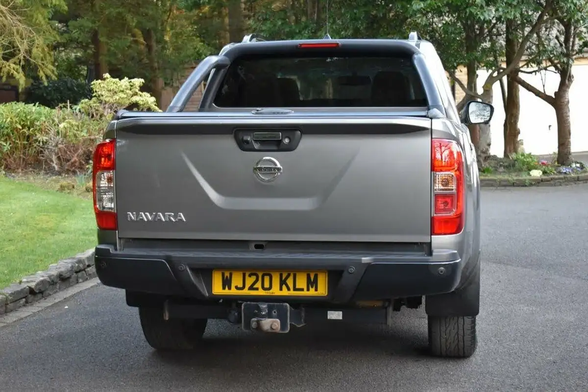2020-nissan-navara-23dci-tt-n-guard-8-navileathersunroof-auto-big-3