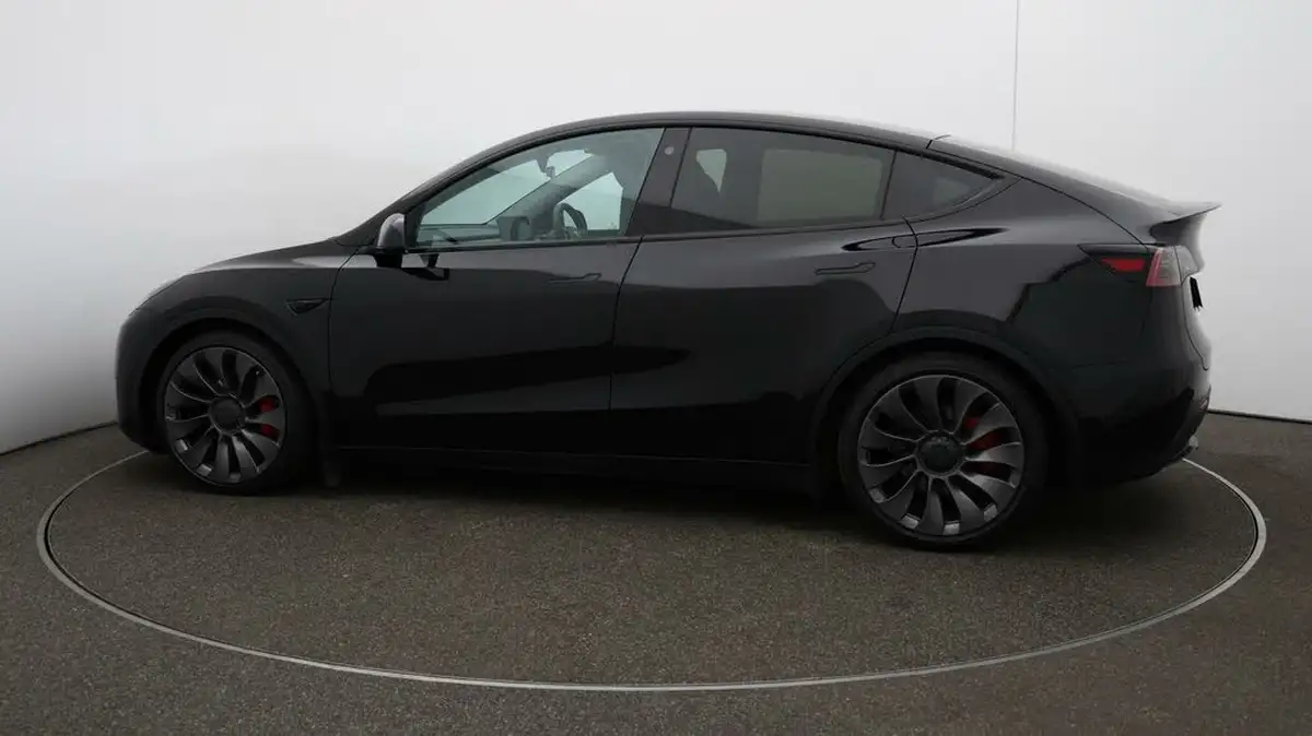 2023-tesla-model-y-e-performance-big-50