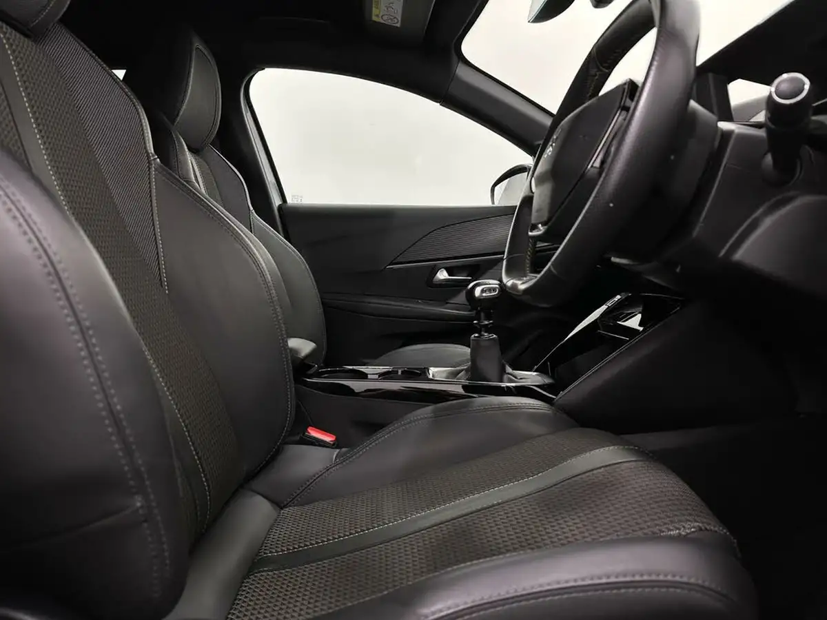 2022-peugeot-208-12-puretech-gt-100ps-big-27