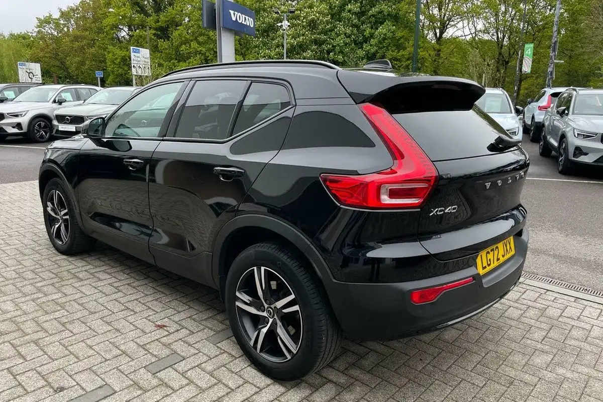 2022-volvo-xc40-20-b3-plus-big-8