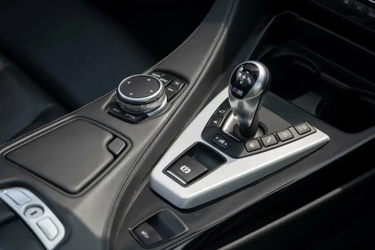 2015-bmw-6-series-44-m6-575bhp-convertible-2d-big-8