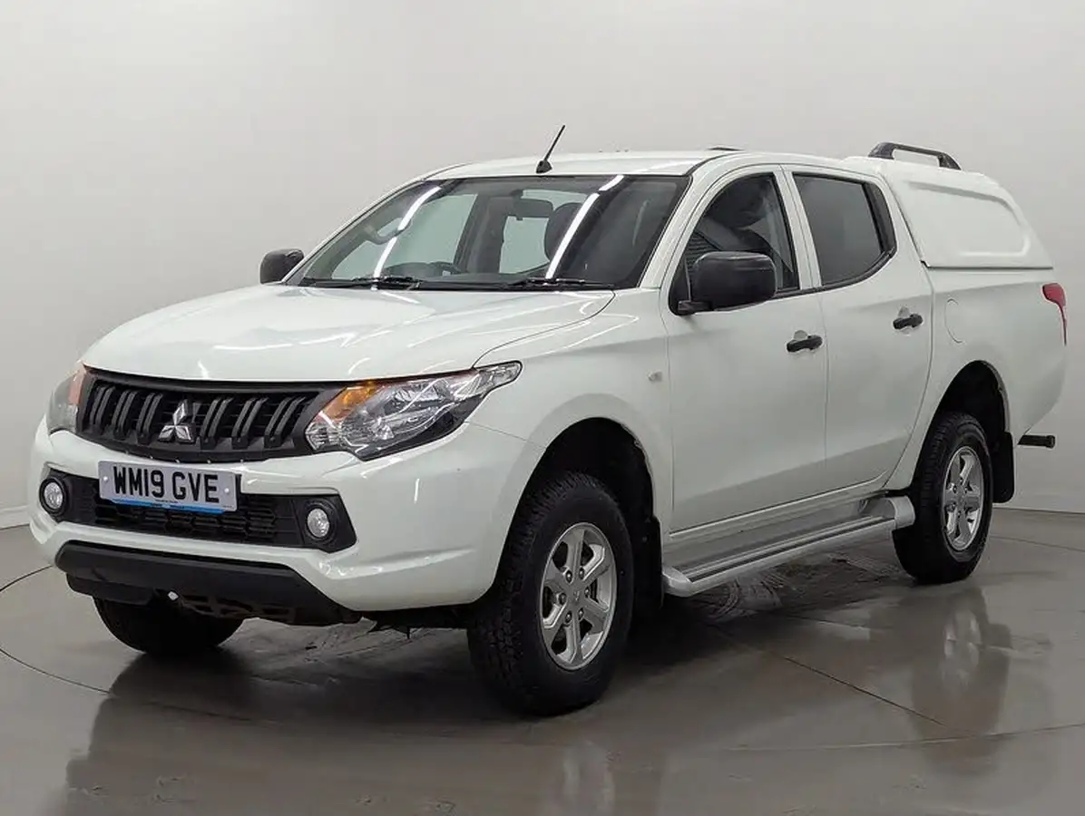 2019-mitsubishi-l200-24di-d-4life-eu6b-double-pickup-big-4