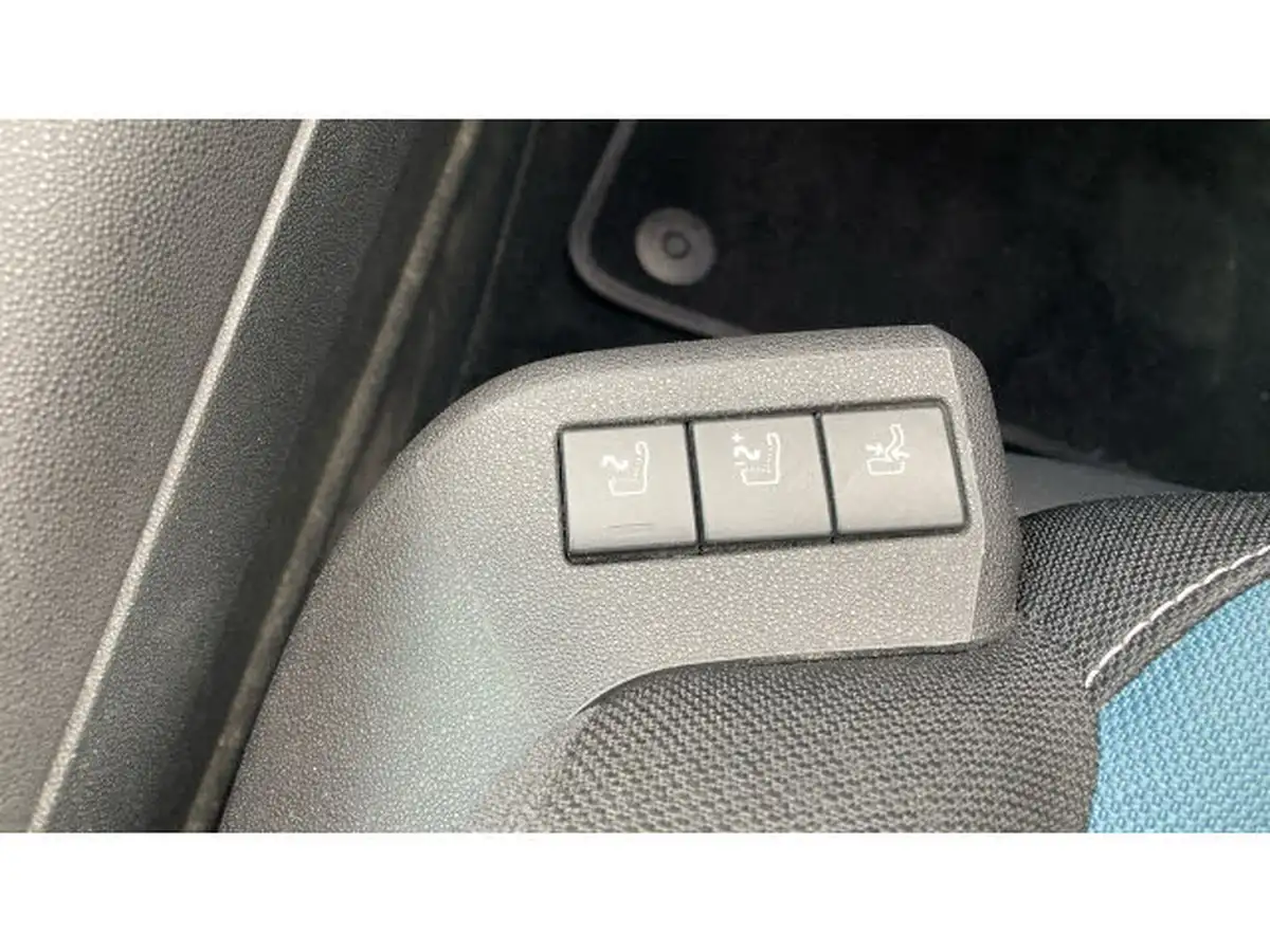 2016-citroen-grand-c4-picasso-16bluehdi-feel-eat6-big-25