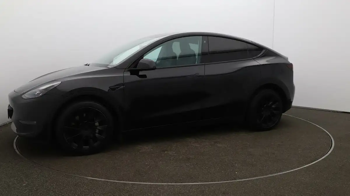 2022-tesla-model-y-e-long-range-big-57