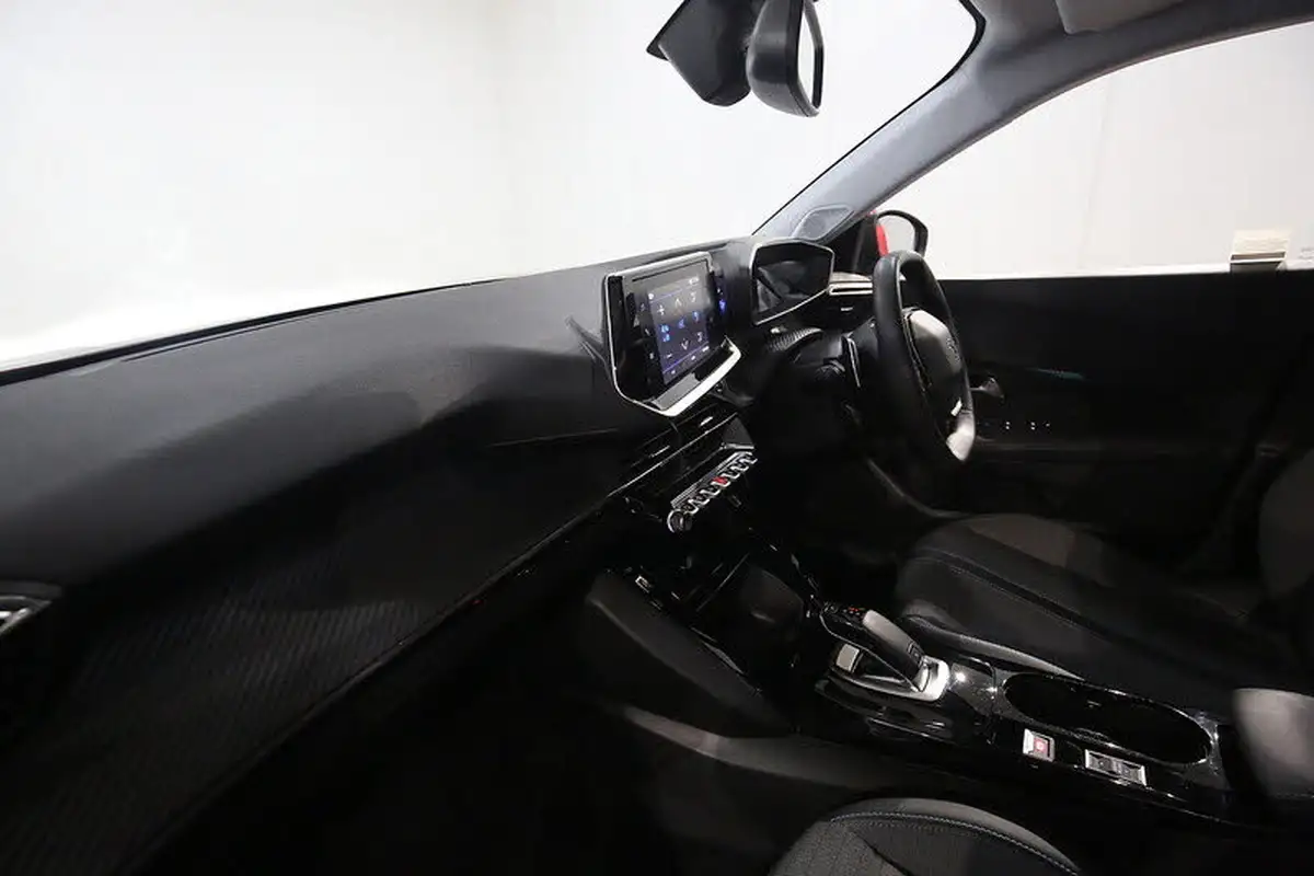 2021-peugeot-2008-suv-12-puretech-allure-premium-130bhp-eat8-big-21