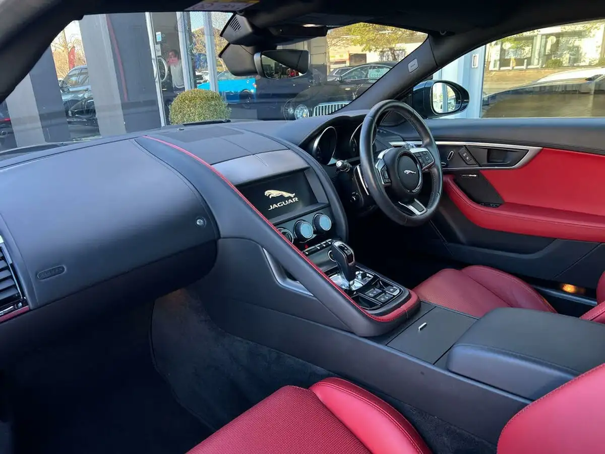 2021-jaguar-f-type-big-9