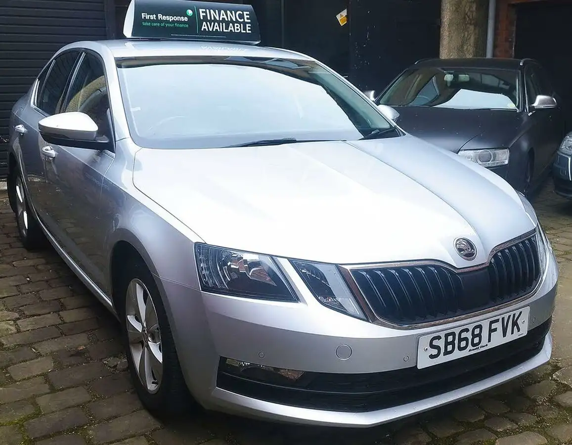 2019-skoda-octavia-16tdi-se-technology-hatchback-big-1