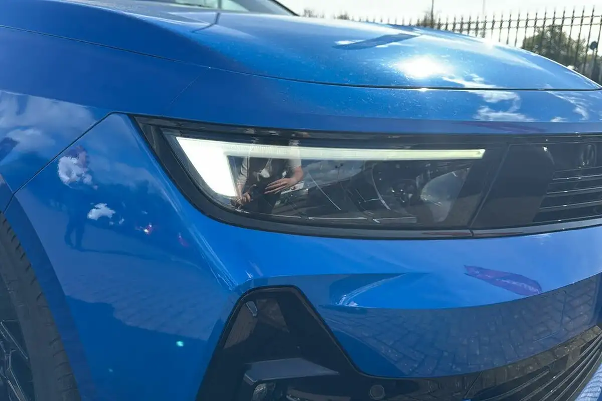 2023-vauxhall-astra-12-turbo-gs-sport-tourer-auto-big-21
