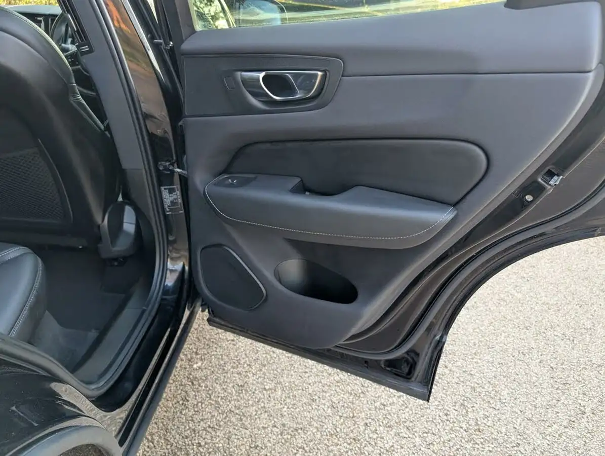 2021-volvo-xc60-20-t8-inscription-pro-390bhp-big-28