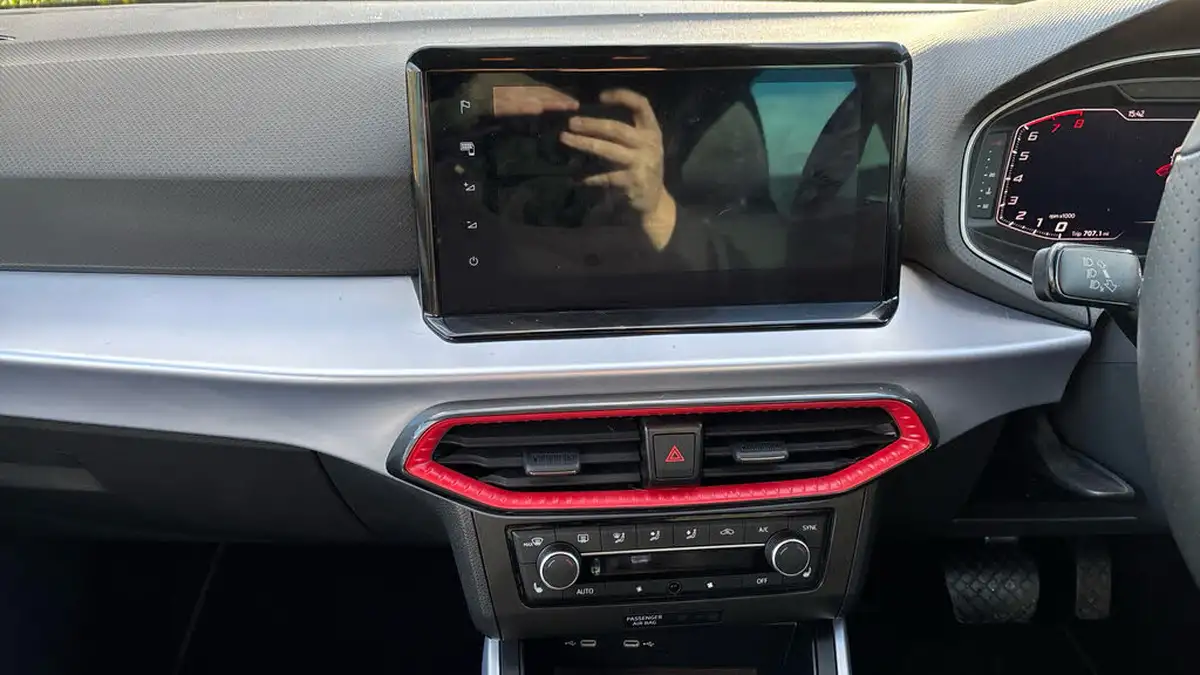 2024-seat-arona-15-tsi-fr-sport-big-11