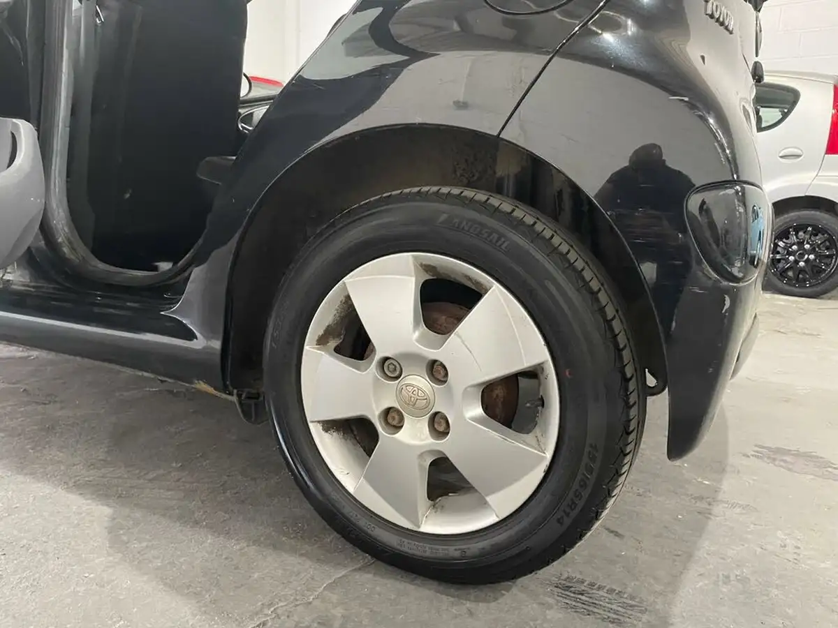 2010-toyota-aygo-10-aygo-black-ac-5d-big-23