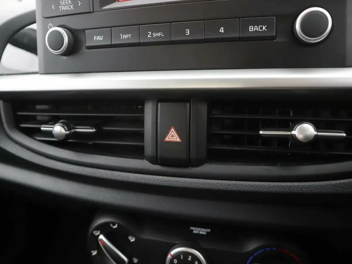 2021-kia-picanto-10-2-big-16