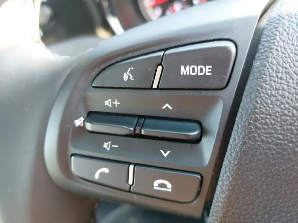 2021-hyundai-i10-10-se-connect-big-14