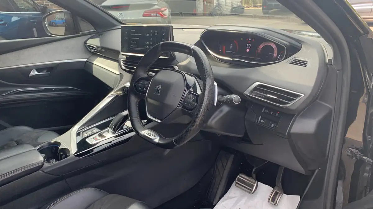 2022-peugeot-5008-suv-12-puretech-gt-premium-big-10