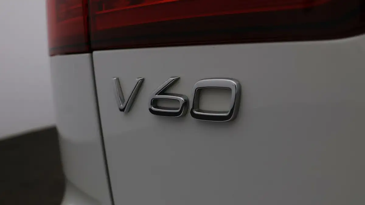 2022-volvo-v60-20-b3-r-design-161bhp-big-20