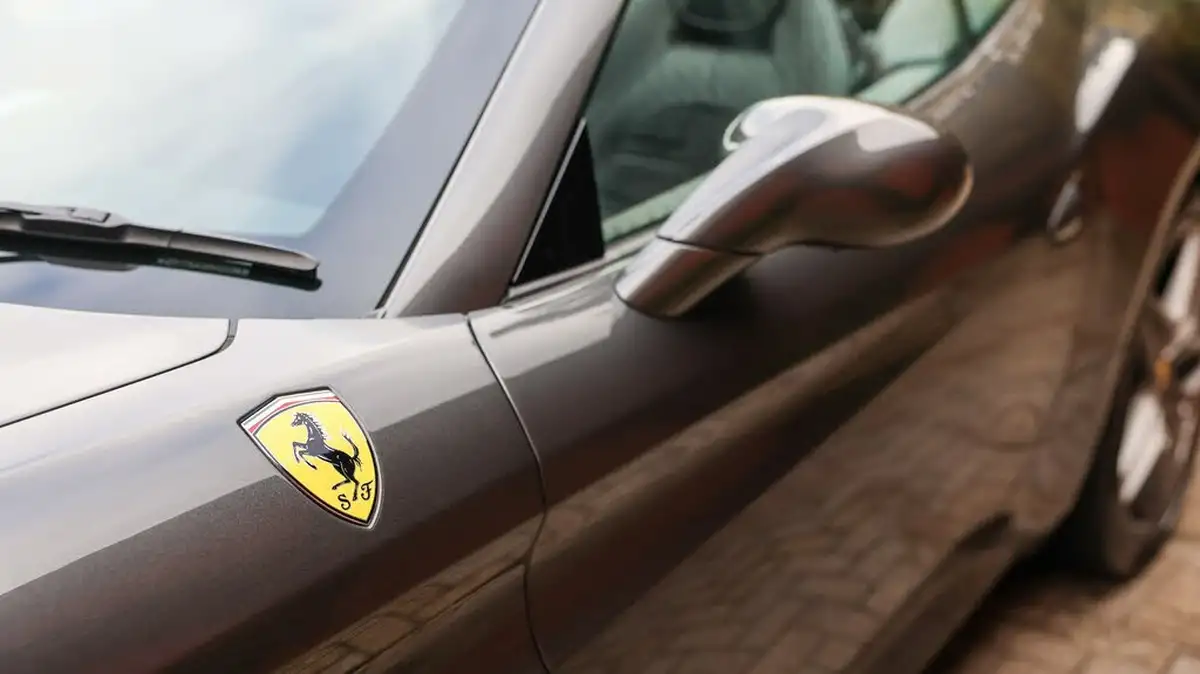 2017-ferrari-california-39-t-big-20