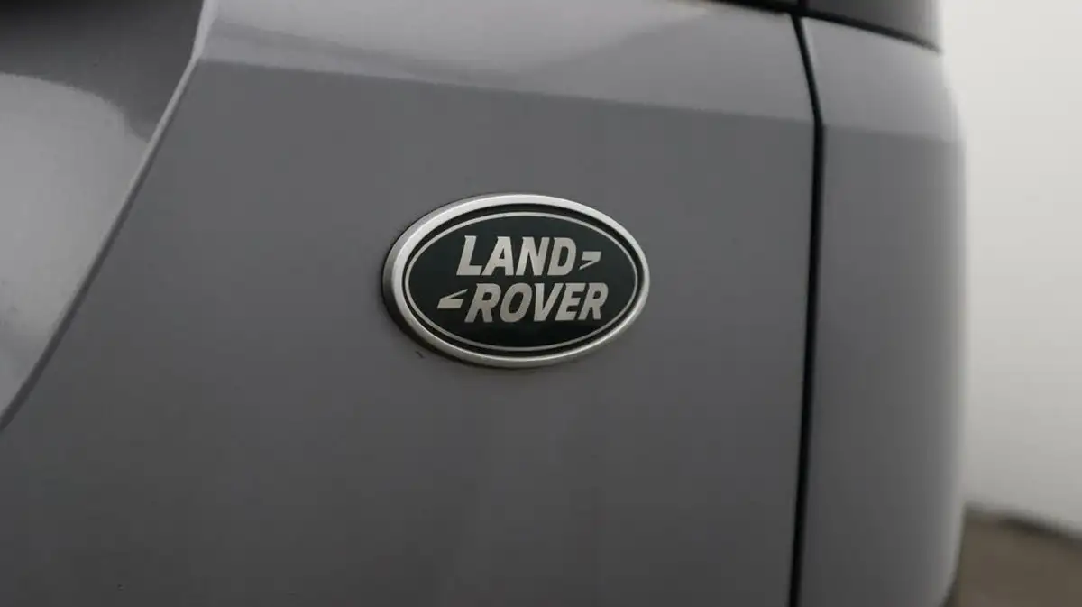 2021-land-rover-range-rover-evoque-15-p300e-r-dynamic-hse-big-21