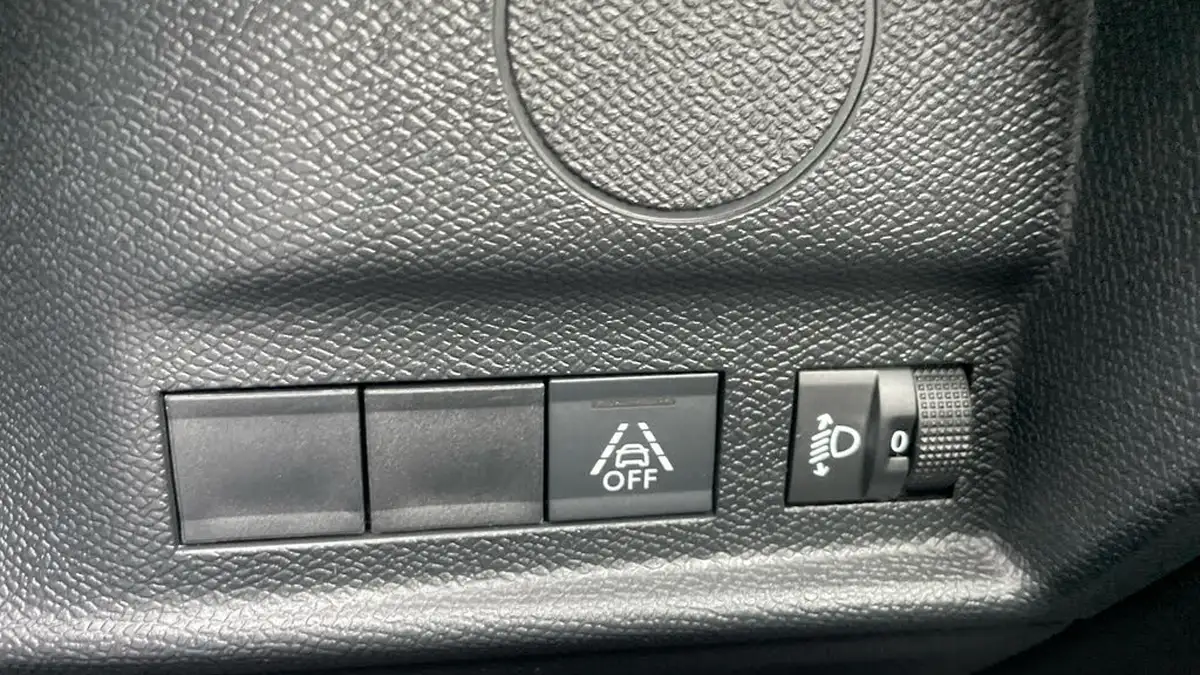 2023-citroen-c4-12-puretech-sense-big-31