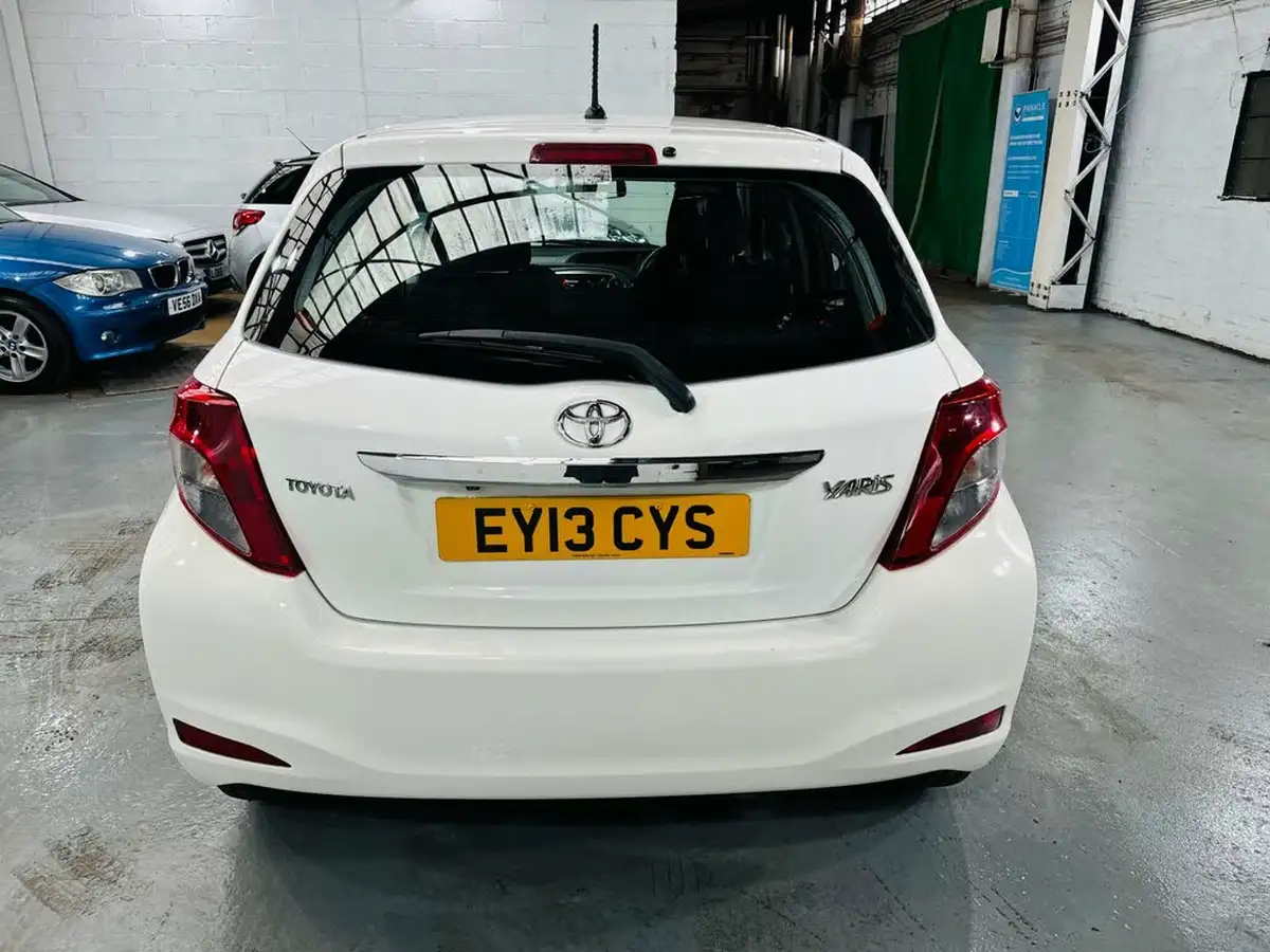 2013-toyota-yaris-133-tr-vvt-i-5d-big-4