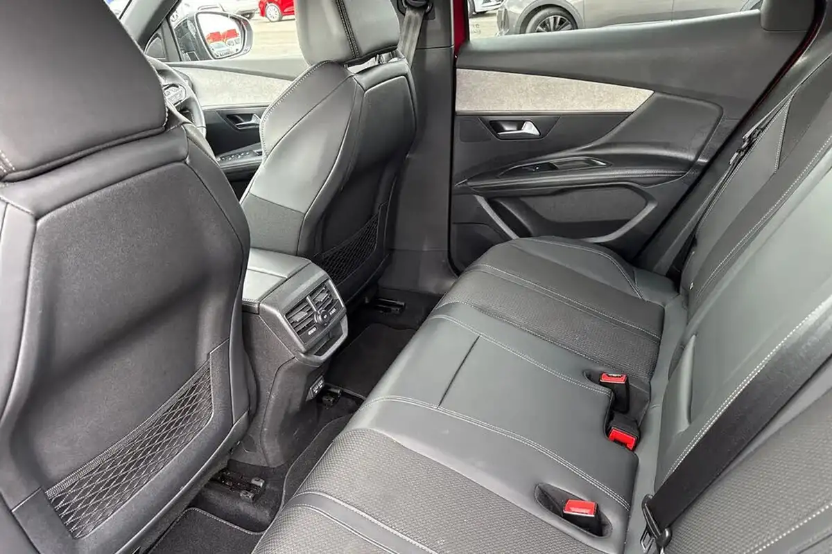 2022-peugeot-3008-suv-16-puretech-gt-225bhp-hybrid-e-eat8-big-39