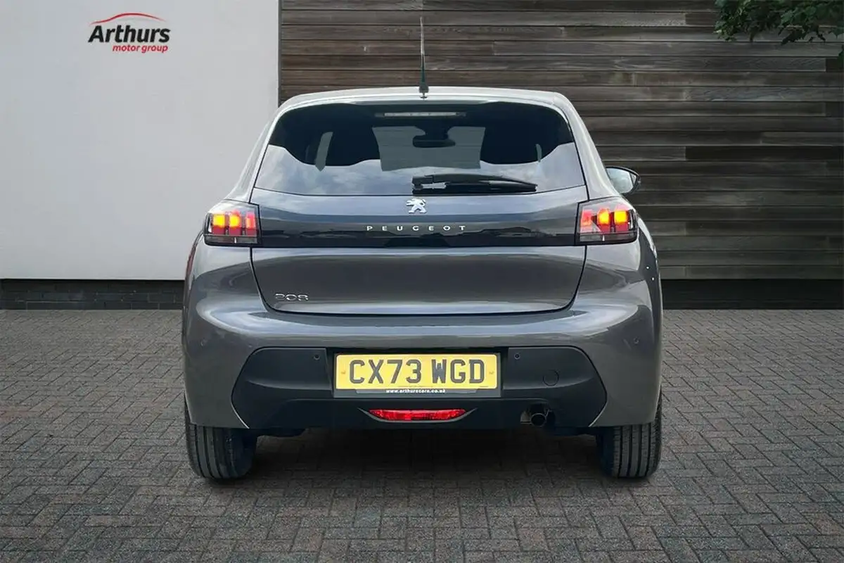 2023-peugeot-208-12-puretech-active-premium-100ps-eat8-big-3