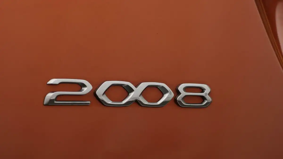 2022-peugeot-2008-suv-12-puretech-gt-big-22