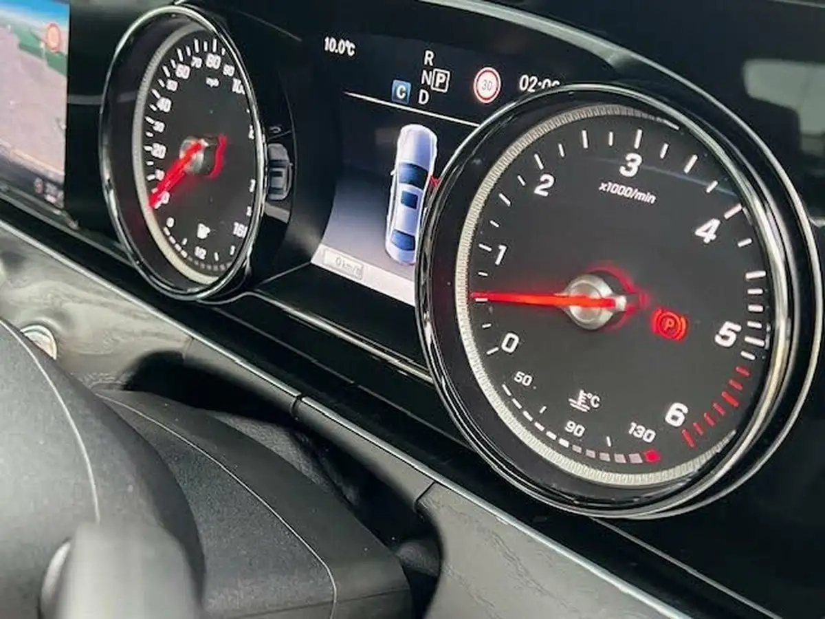 2017-mercedes-benz-e-class-30d-e350d-amg-line-premiumss-saloon-4d-big-17