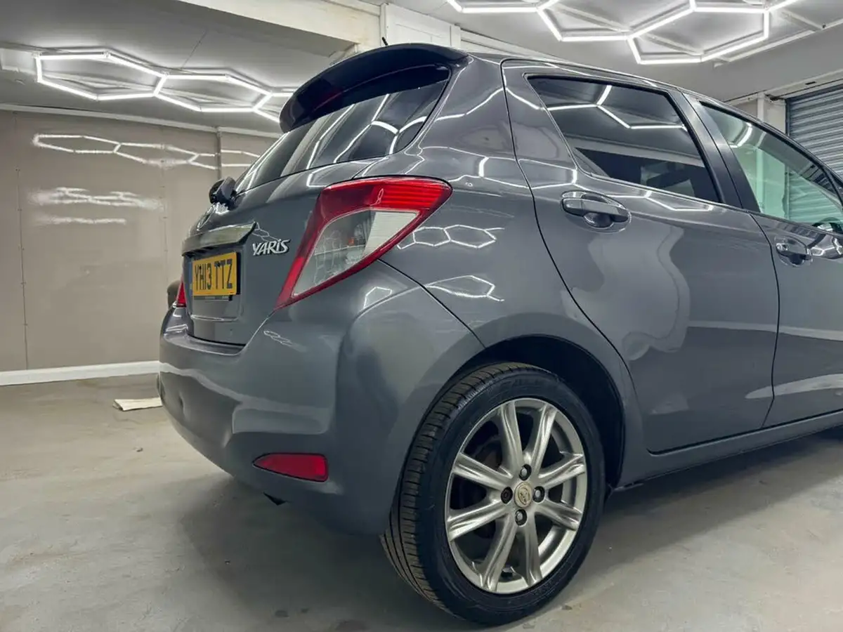 2013-toyota-yaris-133-sr-vvt-i-5d-big-10