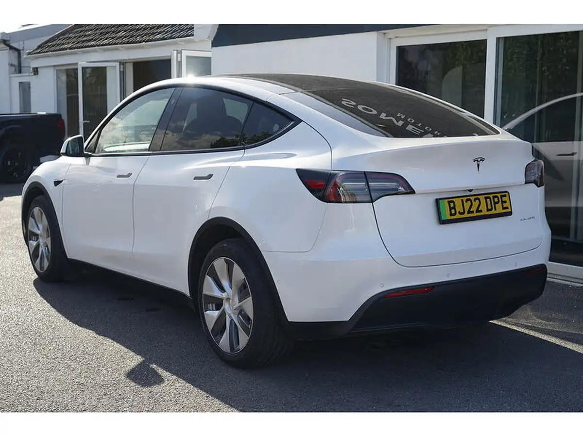 2022-tesla-model-y-e-long-range-big-8