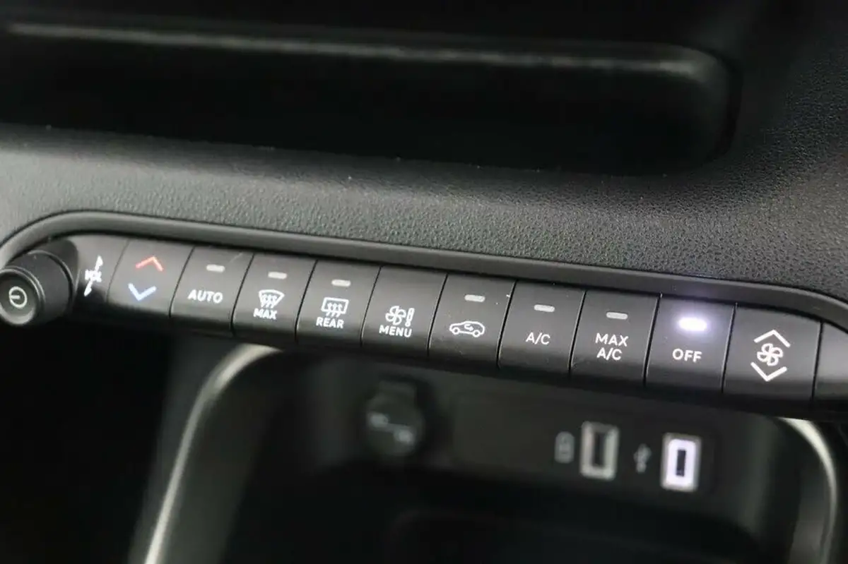 2024-jeep-avenger-12-gse-altitude-big-29