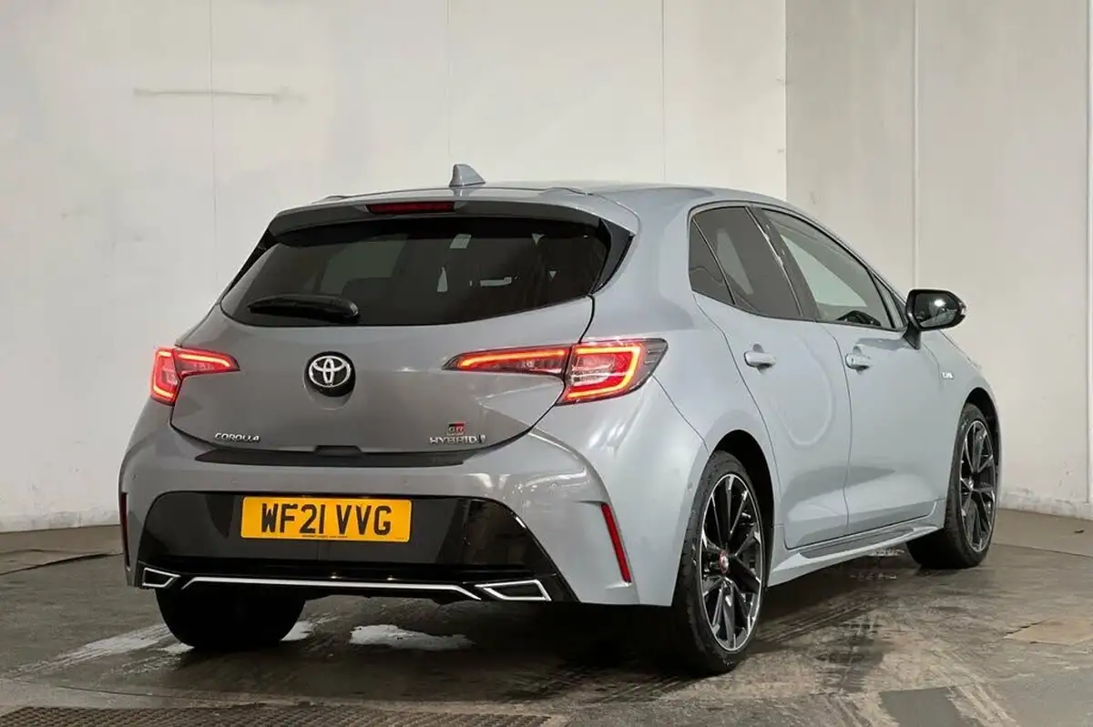 2021-toyota-corolla-18-vvt-i-gr-sport-trk-hatchback-big-18