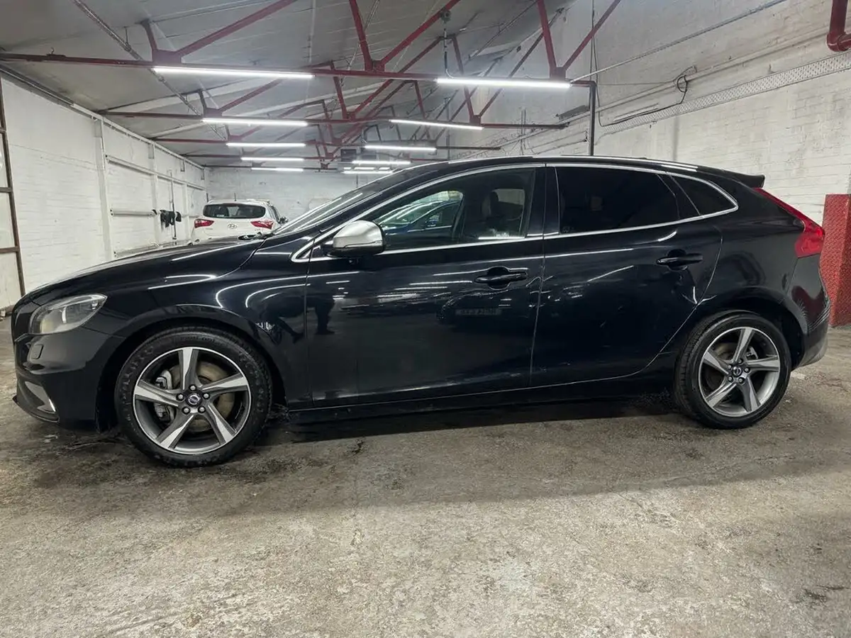 2014-volvo-v40-20td-d3-r-design-lux-nav-big-40