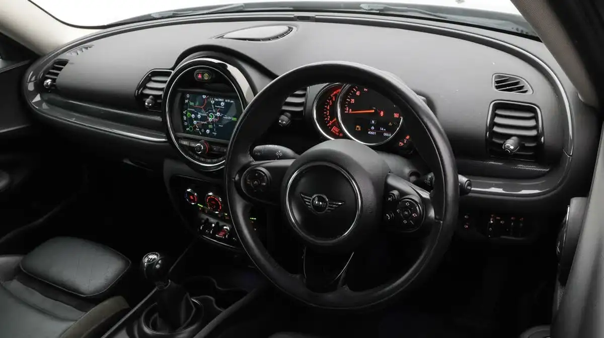 2018-mini-clubman-15-cooper-ss-big-8