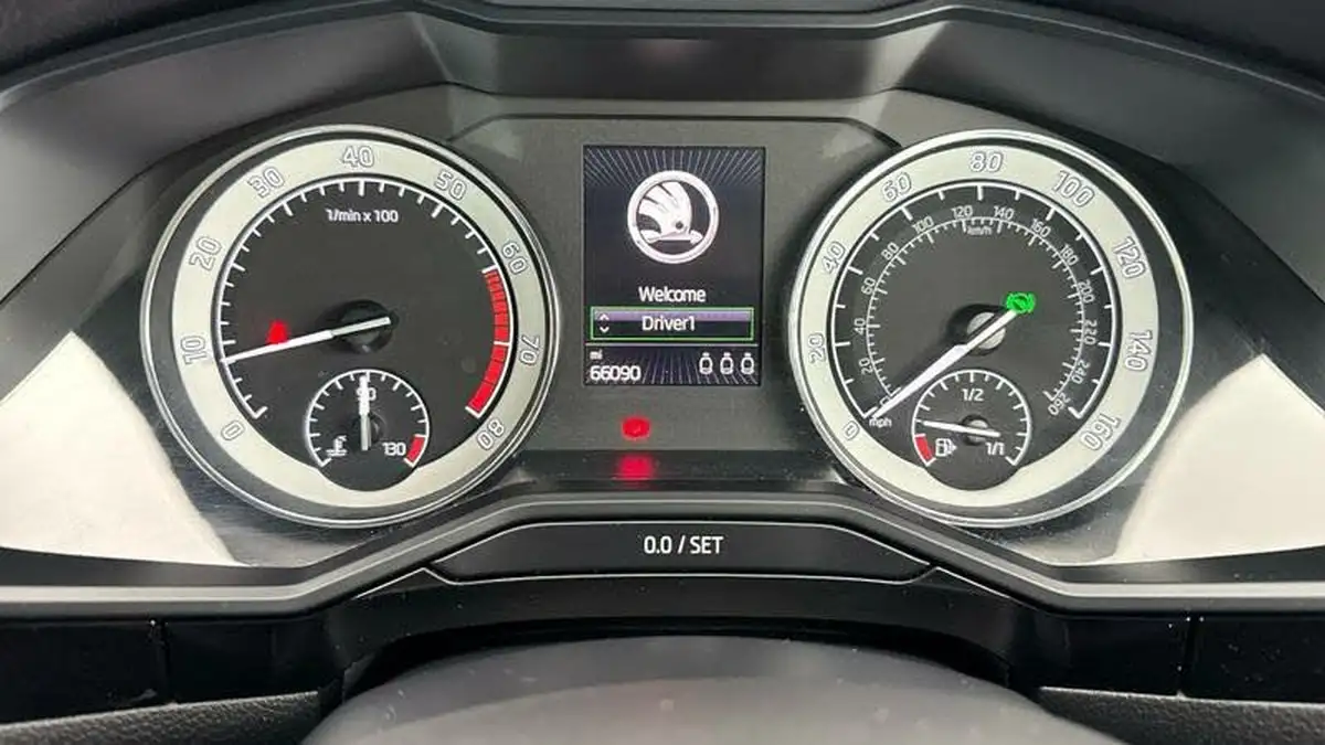 2017-skoda-superb-20-tsi-laurin-klement-220ps-hatchback-big-20