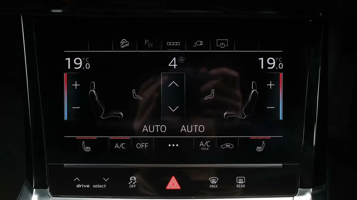 2021-audi-e-tron-55e-s-line-sportback-big-12