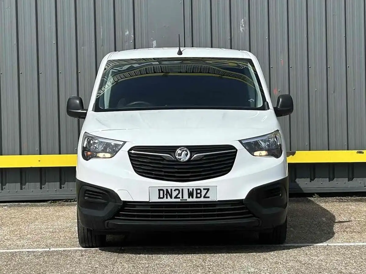 2021-vauxhall-combo-15cdti-dynamic-2300-100pseu6dt-l2h1-panel-big-1