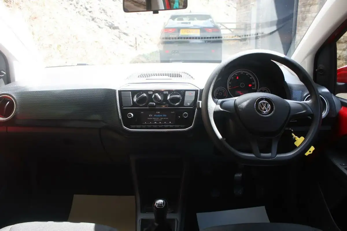 2017-volkswagen-up-10-move-up-5d-big-1