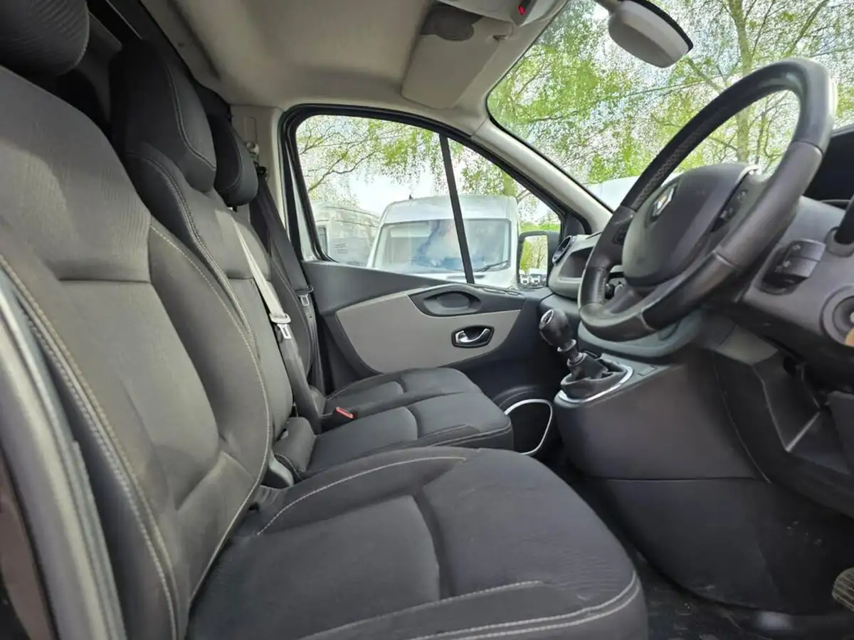 2017-renault-trafic-16dci-sl27-120-sport-nav-panel-big-17