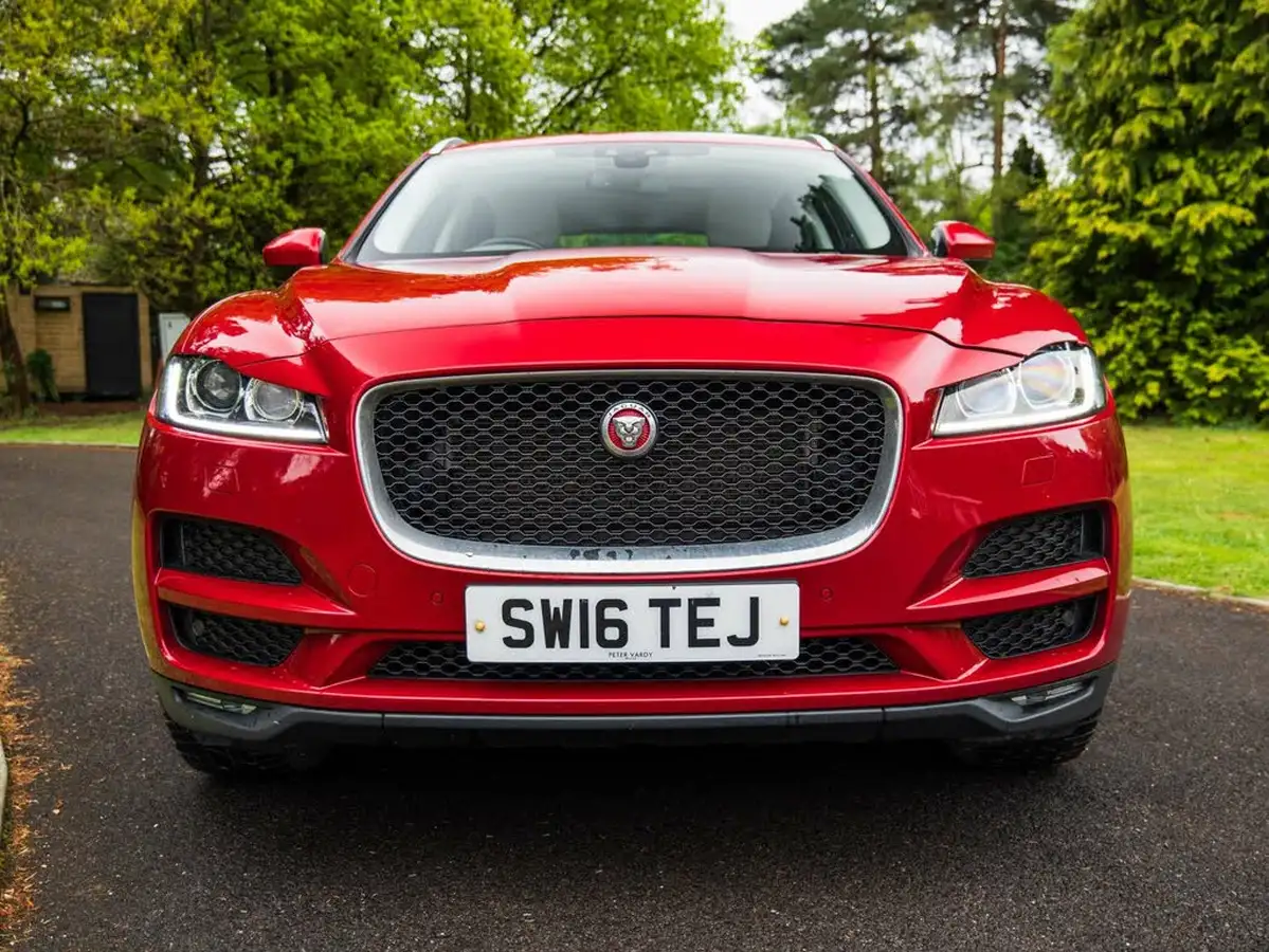 2016-jaguar-f-pace-20-i4d-portfolio-awd-auto-big-18