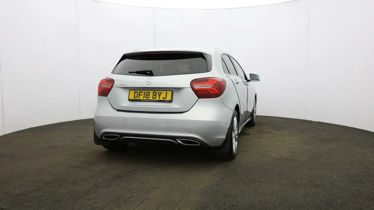 2017-mercedes-benz-a-class-15d-a180d-sport-premiumss-7g-dct-big-50