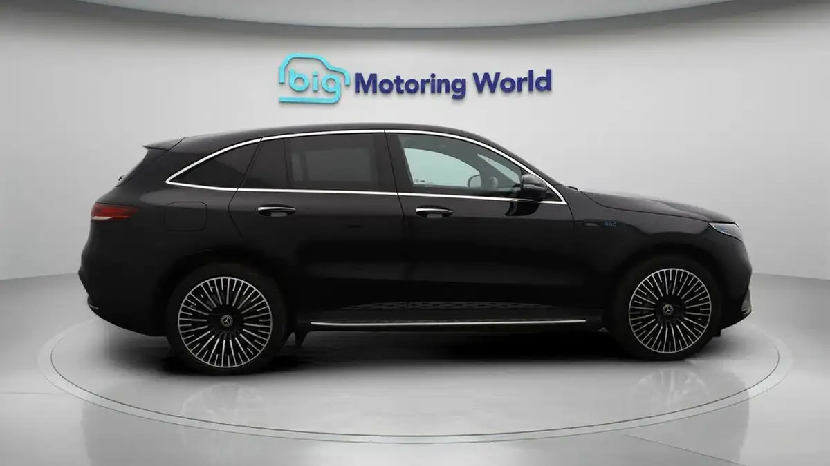 2022-mercedes-benz-eqc-e-eqc-400-amg-line-premium-big-8