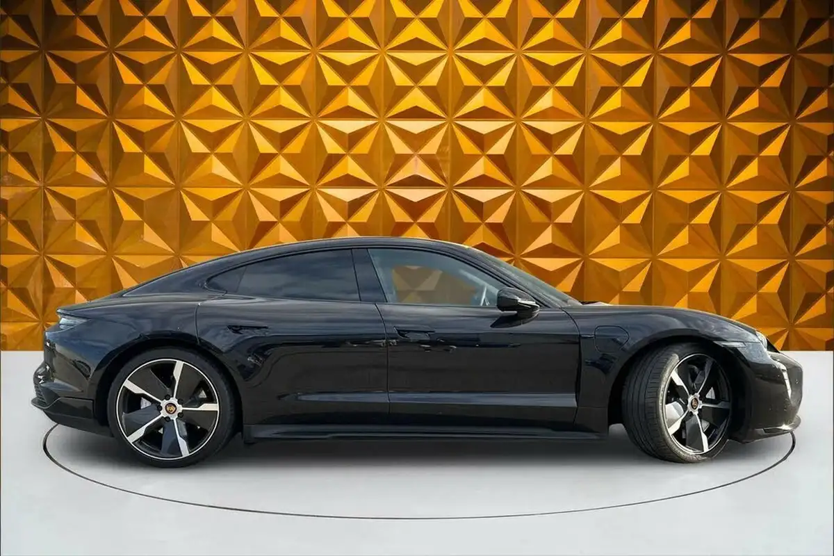 2020-porsche-taycan-e-turbo-big-5