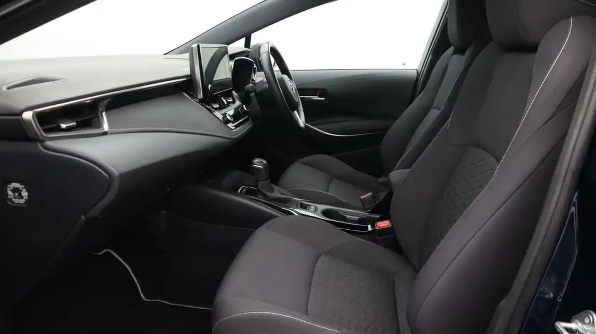 2022-toyota-corolla-18-vvt-i-icon-tech-trk-hatchback-5d-big-14