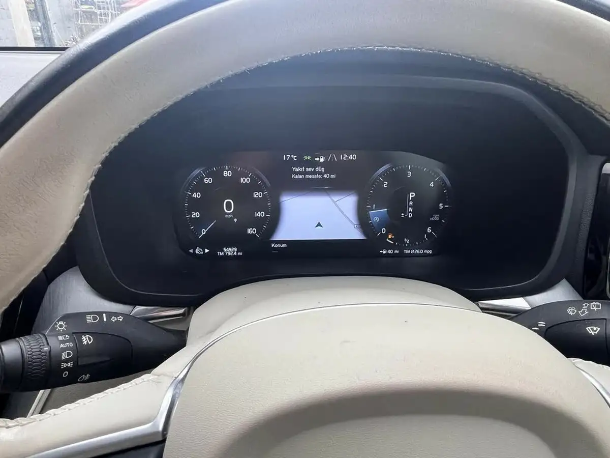 2018-volvo-xc60-20td-d4-momentum-pro-4x4-geartronic-big-8